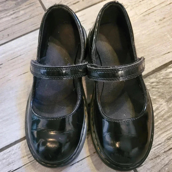 DR. MARTENS Maccy black patent leather Mary Jane Velcro straps shoes Girls 2 - Picture 2 of 12